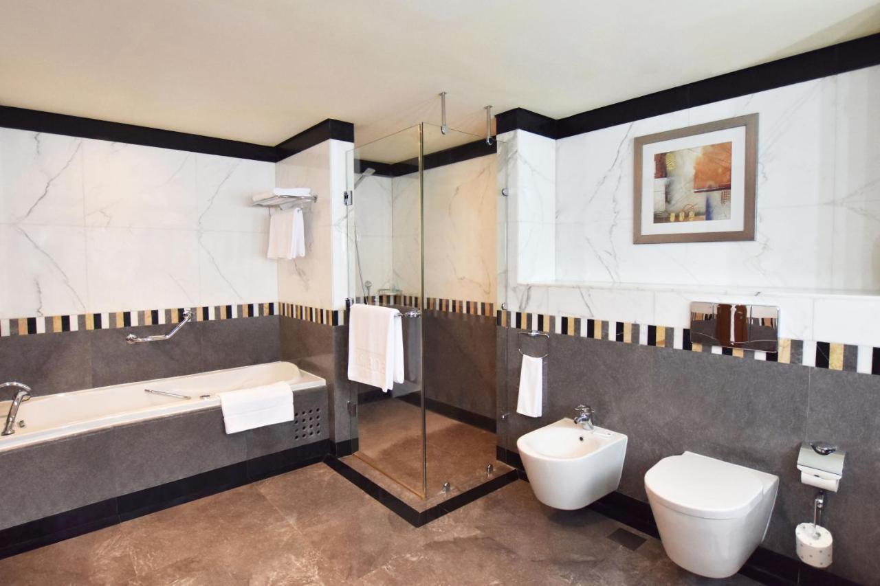 Al Ain Rotana Hotel Exterior photo Bathroom