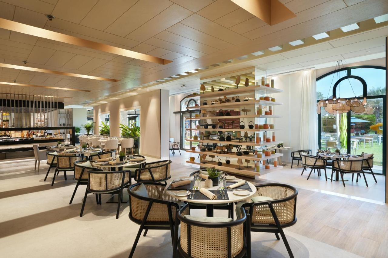 Al Ain Rotana Hotel Exterior photo The restaurant