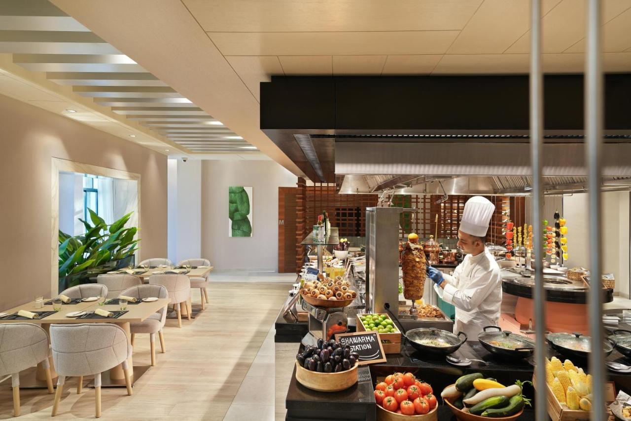 Al Ain Rotana Hotel Exterior photo The restaurant
