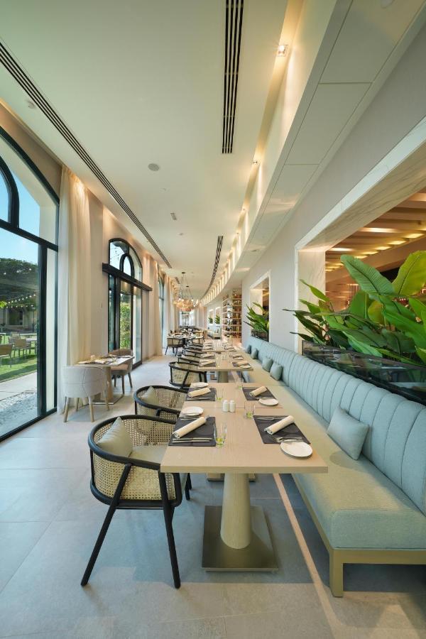 Al Ain Rotana Hotel Exterior photo The restaurant