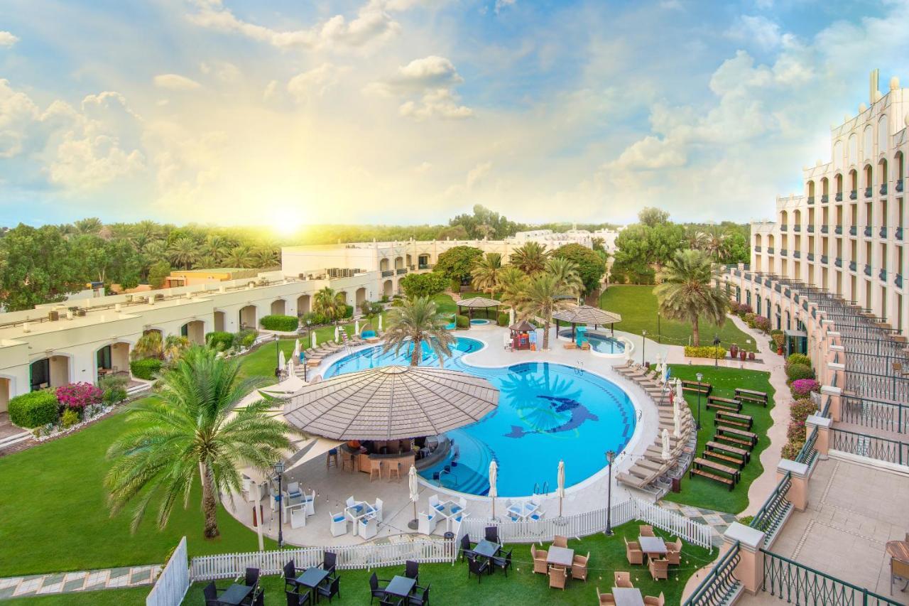 Al Ain Rotana Hotel Exterior photo The pool at the resort